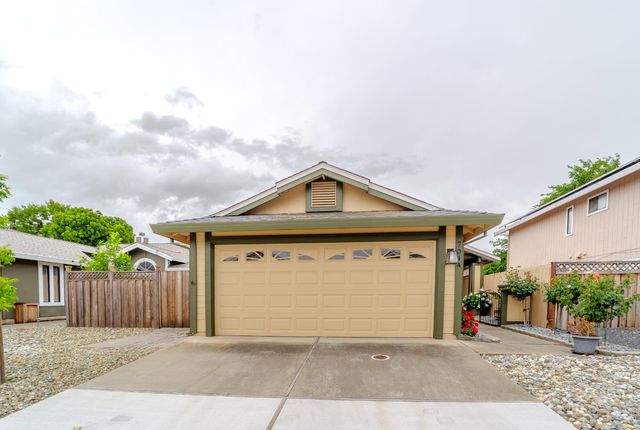 7044 Plume Way, Elk Grove, CA 95758