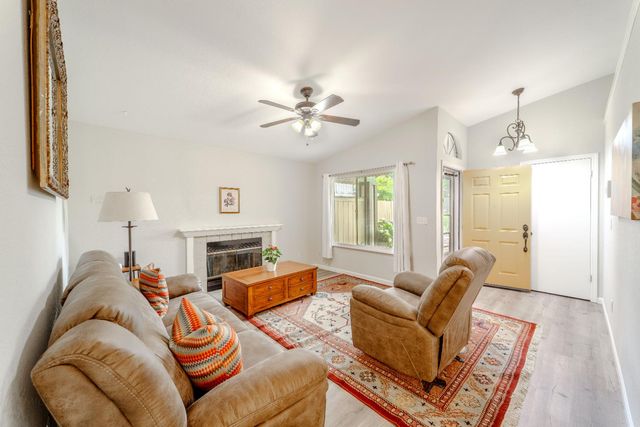 7044 Plume Way, Elk Grove, CA 95758