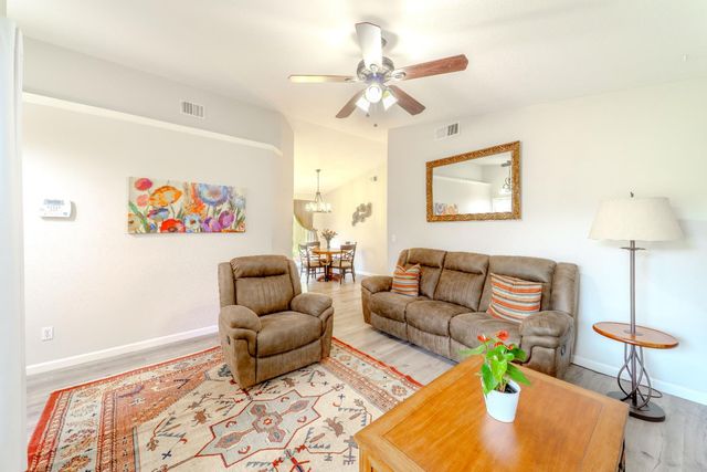 7044 Plume Way, Elk Grove, CA 95758