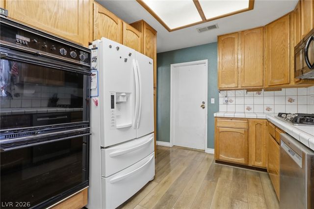 1209 Oak Tree Lane, Las Vegas, NV 89108