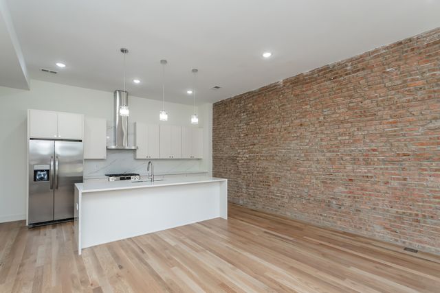 3638 S King Drive 1, Chicago, IL 60653