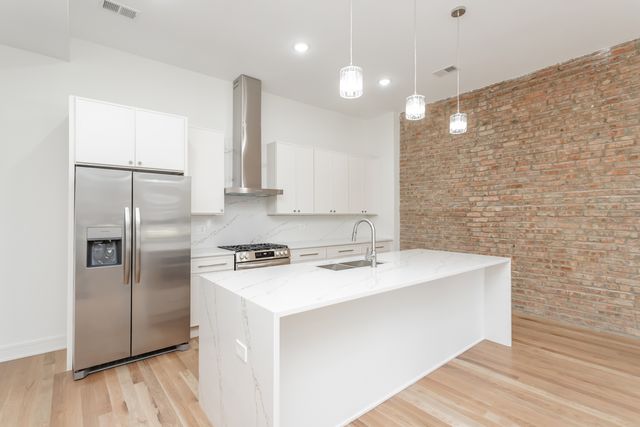 3638 S King Drive 1, Chicago, IL 60653