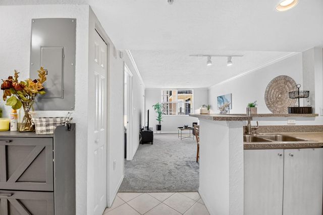 1801 N FLAGLER Drive 727, West Palm Beach, FL 33407