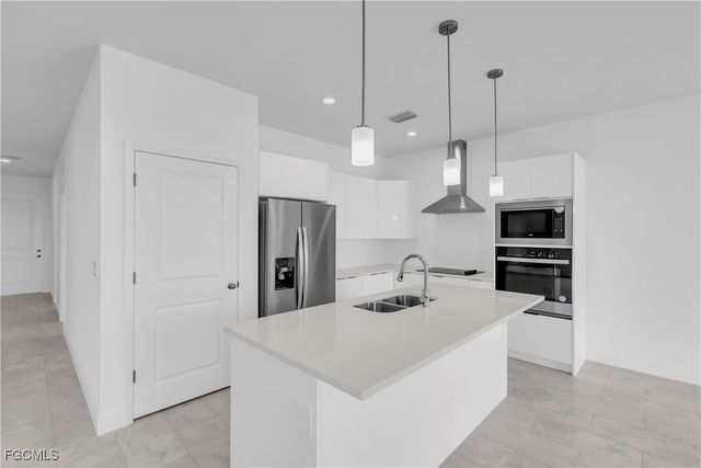 8070 Marsh CIR, Labelle, FL 33935