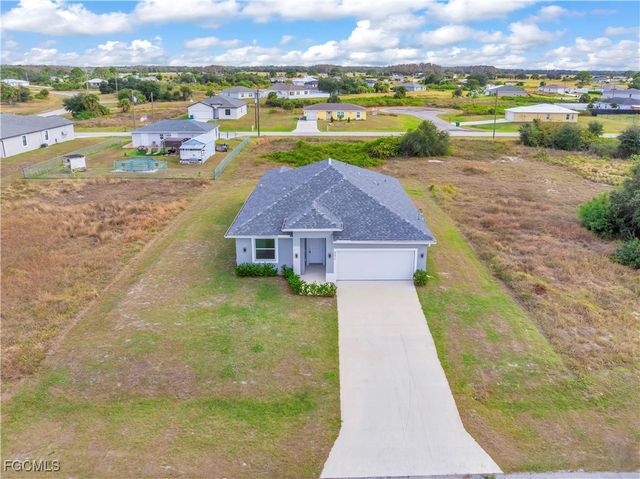 8070 Marsh CIR, Labelle, FL 33935