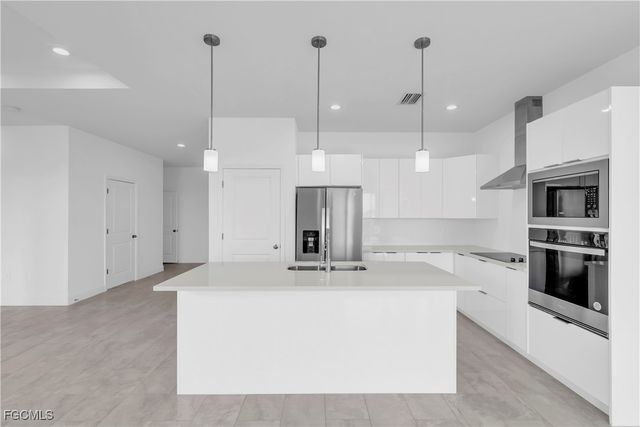 8070 Marsh CIR, Labelle, FL 33935