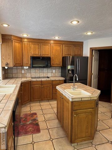 3453 Sun Circle, Idaho Falls, ID 83404