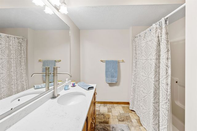 220 Prairie Ridge Rd., Salina, KS 67401