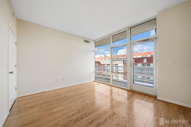 20 Livingston Avenue 404, New Brunswick, NJ 08901