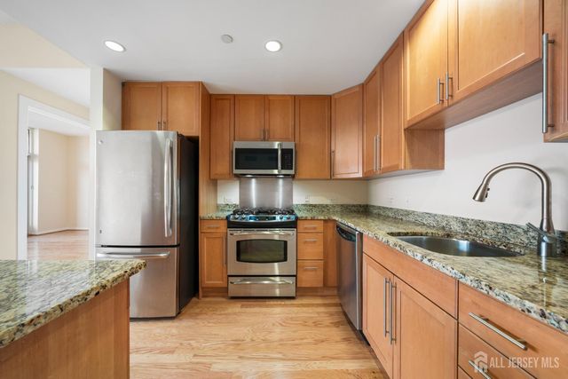 20 Livingston Avenue 404, New Brunswick, NJ 08901