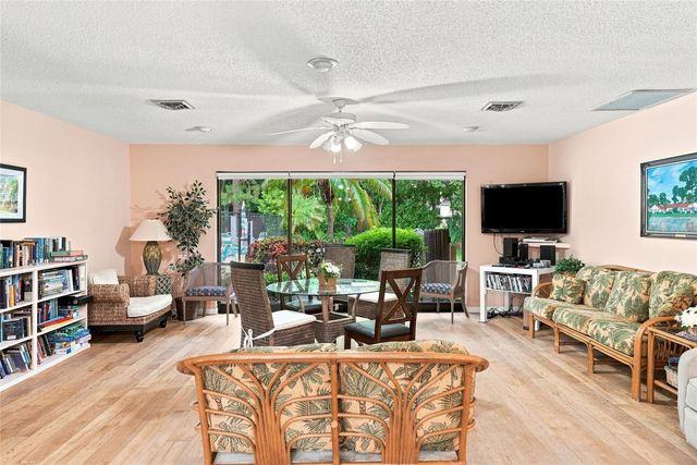 9769 86TH AVENUE 9769, Seminole, FL 33777
