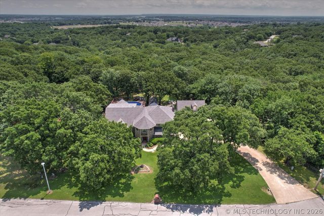 12525 S Skyline Drive, Jenks, OK 74037