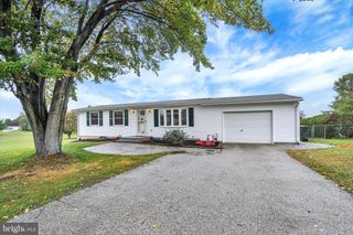 3005 ACORN LN, Red Lion, PA 17356