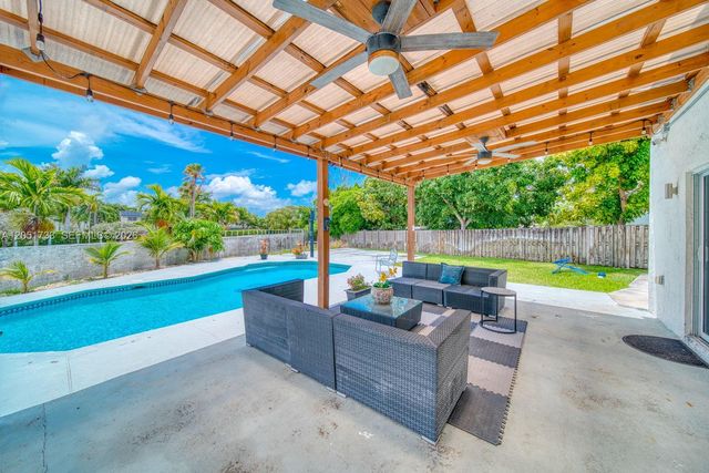 8611 SW 207th Ter, Cutler Bay, FL 33189