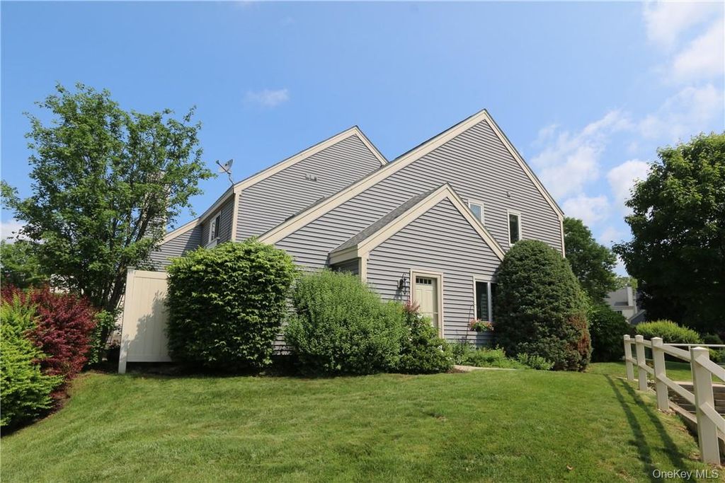 218 Stoneway Lane, Peekskill, NY 10566