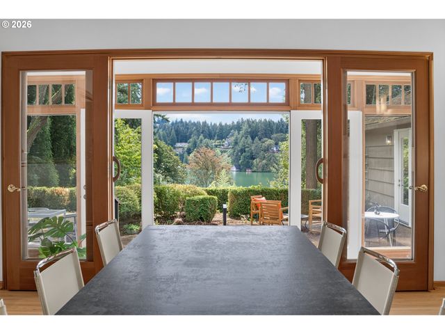 199 PINE VALLEY Rd, Lake Oswego, OR 97034