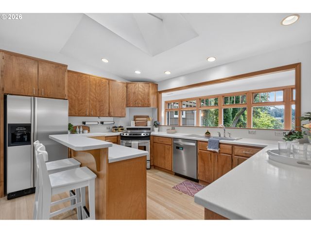 199 PINE VALLEY Rd, Lake Oswego, OR 97034
