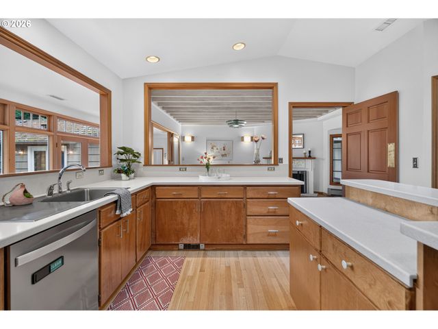 199 PINE VALLEY Rd, Lake Oswego, OR 97034