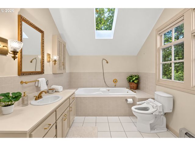 199 PINE VALLEY Rd, Lake Oswego, OR 97034