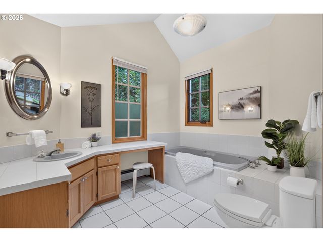 199 PINE VALLEY Rd, Lake Oswego, OR 97034