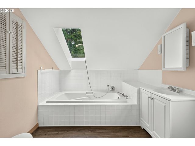 199 PINE VALLEY Rd, Lake Oswego, OR 97034