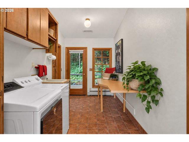 199 PINE VALLEY Rd, Lake Oswego, OR 97034