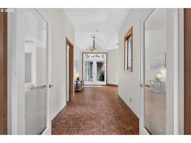 199 PINE VALLEY Rd, Lake Oswego, OR 97034