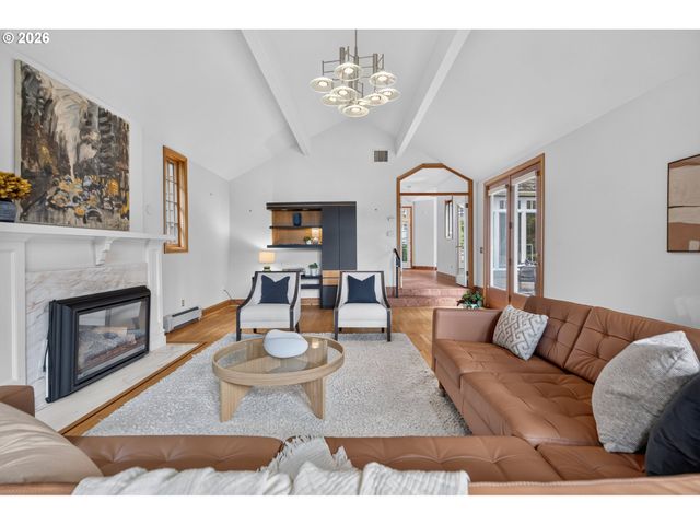199 PINE VALLEY Rd, Lake Oswego, OR 97034