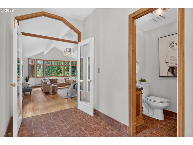 199 PINE VALLEY Rd, Lake Oswego, OR 97034