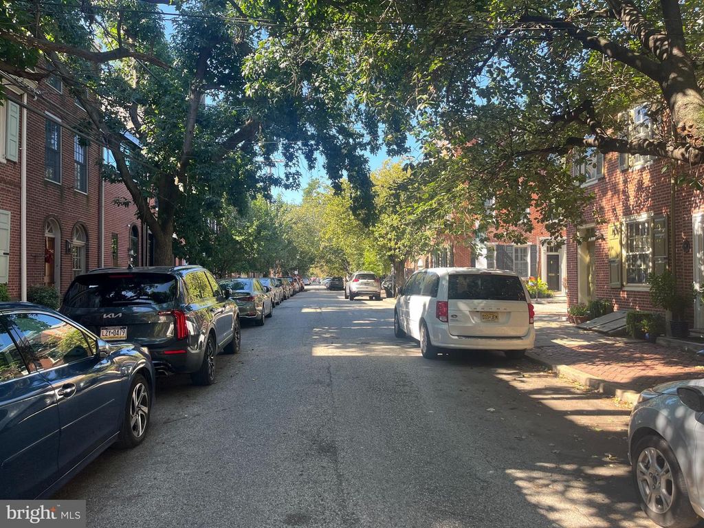 222 MONROE ST, Philadelphia, PA 19147