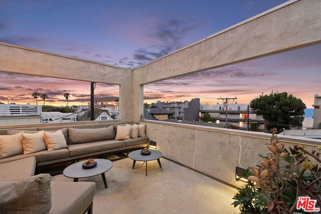 24 Eastwind Street 2, Marina Del Rey, CA 90292