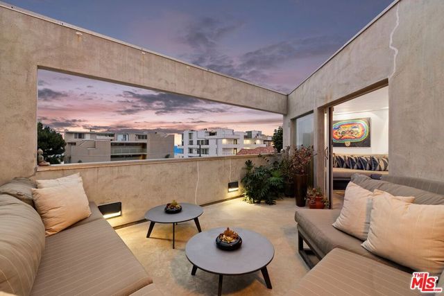 24 Eastwind Street 2, Marina Del Rey, CA 90292