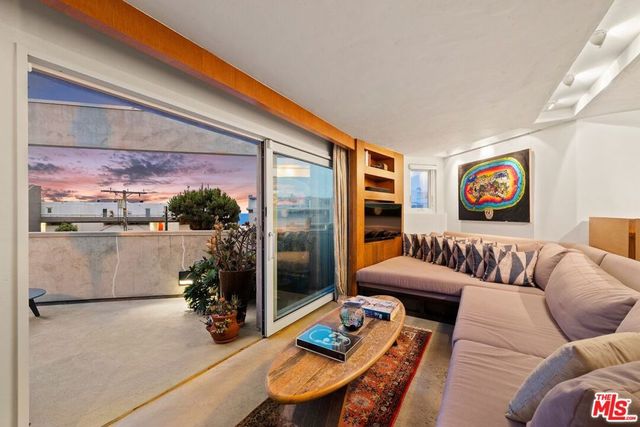 24 Eastwind Street 2, Marina Del Rey, CA 90292
