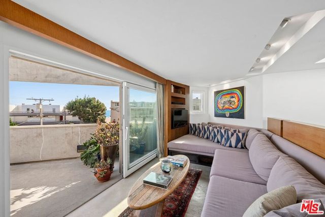 24 Eastwind Street 2, Marina Del Rey, CA 90292
