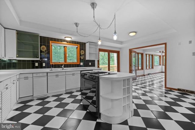 8095 PLOWDEN DR, La Plata, MD 20646