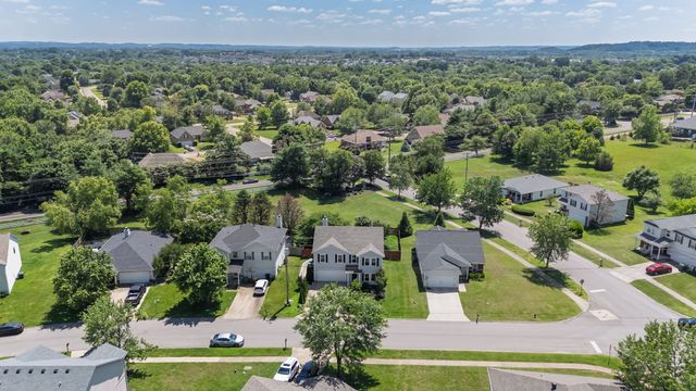 2675 Sutherland Dr, Thompsons Station, TN 37179