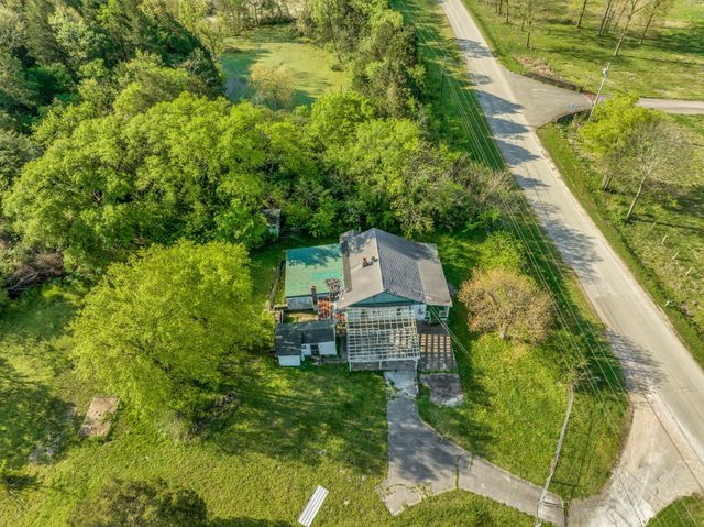 1810 Monsanto Rd, Columbia, TN 38401