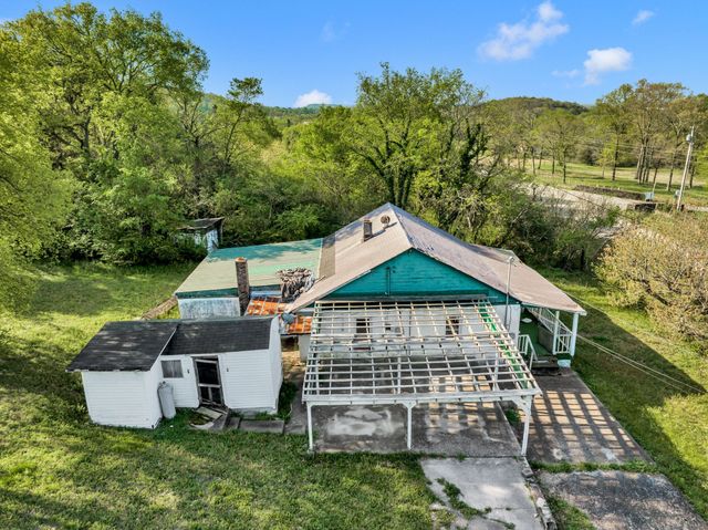 1810 Monsanto Rd, Columbia, TN 38401