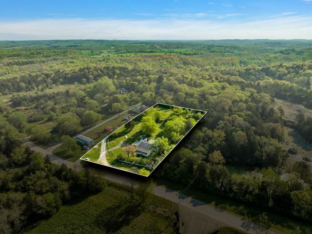 1810 Monsanto Rd, Columbia, TN 38401