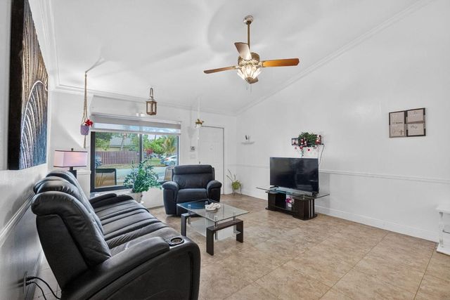 1236 SW 75th Avenue, North Lauderdale, FL 33068