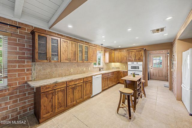 16225 N Columbus Boulevard, Tucson, AZ 85739