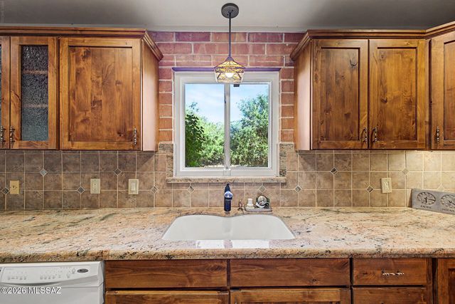 16225 N Columbus Boulevard, Tucson, AZ 85739
