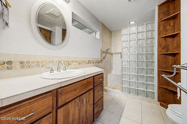 16225 N Columbus Boulevard, Tucson, AZ 85739