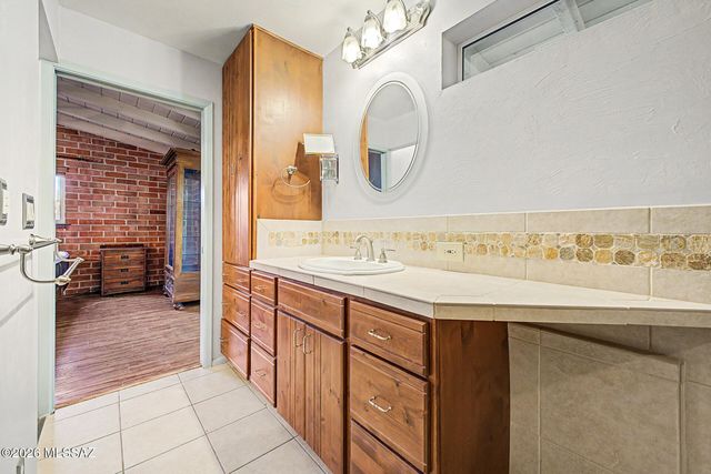 16225 N Columbus Boulevard, Tucson, AZ 85739