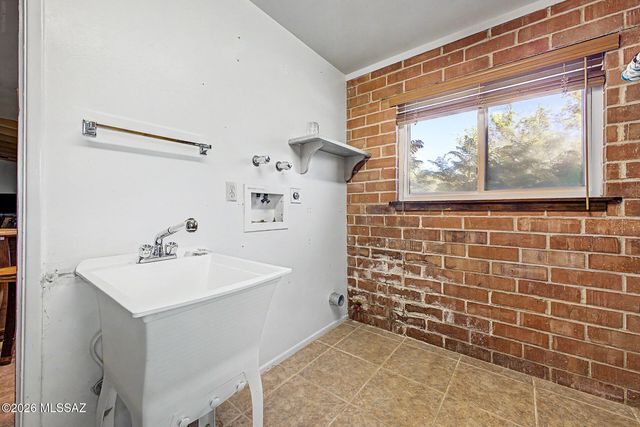 16225 N Columbus Boulevard, Tucson, AZ 85739