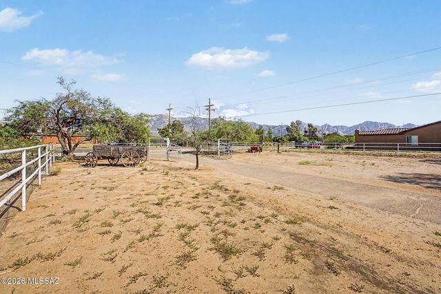 16225 N Columbus Boulevard, Tucson, AZ 85739