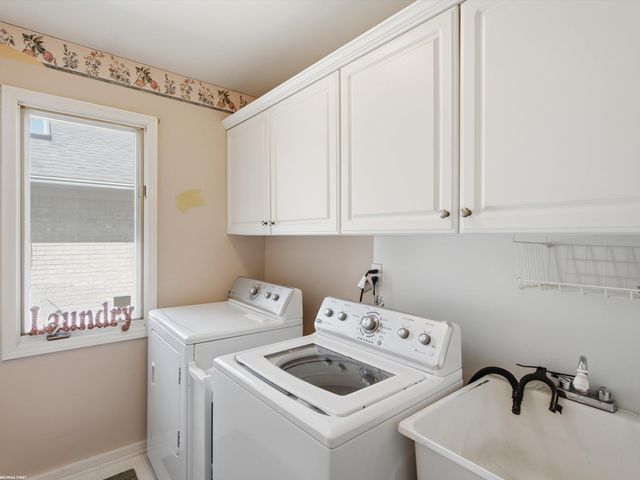 6737 Copper Creek Drive, Washington, MI 48094