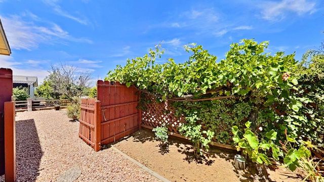 1629 Desert Gln, Escondido, CA 92026