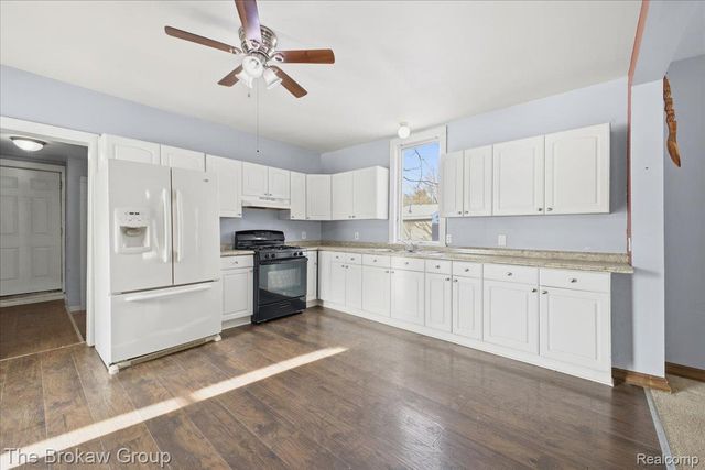 274 S Lake Pleasant Road, Attica Township, MI 48412