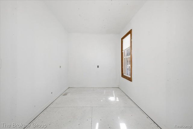 274 S Lake Pleasant Road, Attica Township, MI 48412